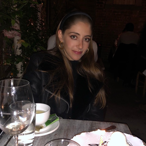 Meet your Posher, Chloe - Picture 6 of 8